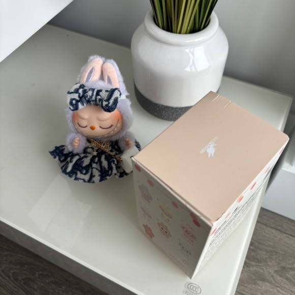 [NEW/SEALED] PopMart Labubu ZIZI The Monsters Have A Seat Plush Pendant - Picture 5 of 6